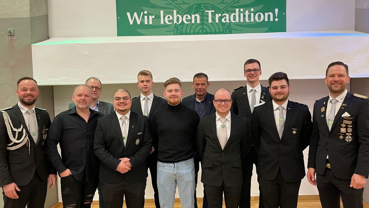 Neuwahlen, Wiederwahlen und Abschiede standen im Vorstand und Offizierskorps des Schützenvereins Meggen an. von privat