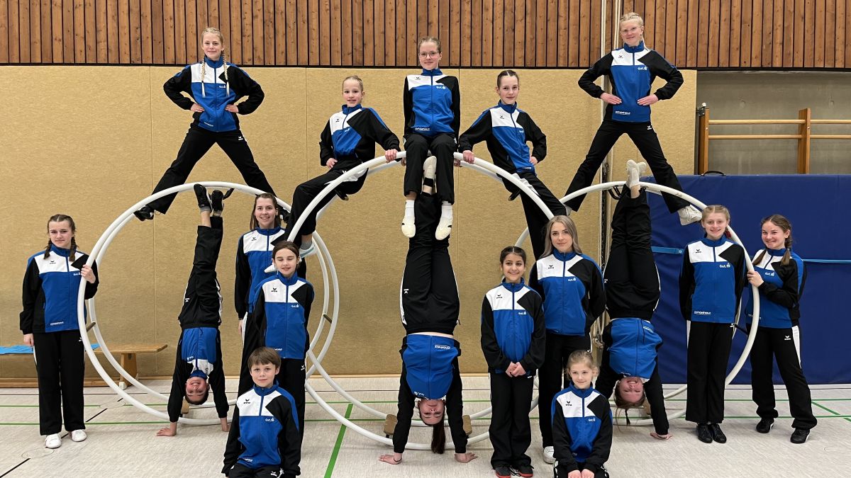 Erfolgreich in Bestwig: die Rhönrad-Turner des ESV Finnentrop. von privat