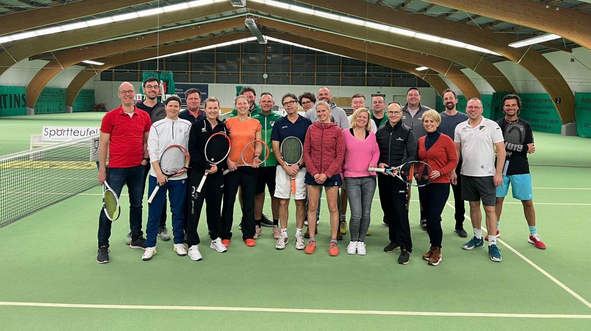 Die strahlenden Teilnehmer des ersten Nachtturnieres. von privat