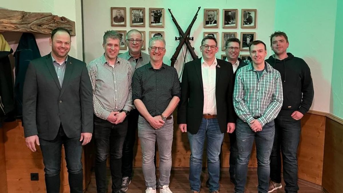 Der Vorstand des Schützenvereins St. Margareta Ennest: Markus Drexelius, Frank Arens, Uli Bock, Holger Stinn, Christian Busch, Andreas Wehmeier, Michael Teipel und Julian Schrottke (v.l.). von privat