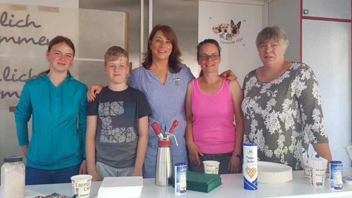 Dr. Corinna Rose-Rumpff spendete einen Waffel-Verkaufswagen an den Tierschutzverein Olpe. von privat