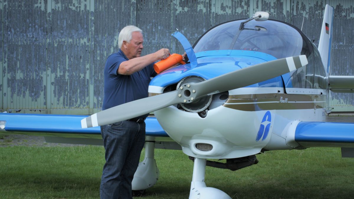 Das Fliegen ist von klein auf die Leidenschaft von Erwin Hartmann. von privat