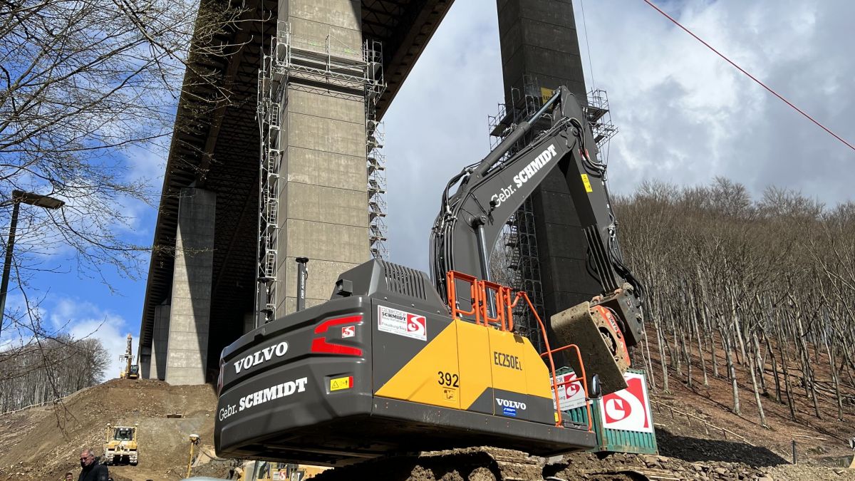 Die Rahmede-Talbrücke wird am 7. Mai gesprengt. Die Vorbereitungen sind im vollen Gange - und liegen im Zeitplan. von Autobahn Westfalen