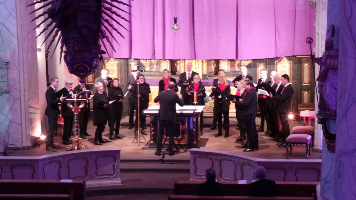 Mit anspruchsvollen Chorwerken beteiligt sich der Gemischte Chor Möllmicke unter Leitung von Thomas Bröcher an einem weltweit ausgestrahlten Gottesdienst von Radio „horeb“. von privat