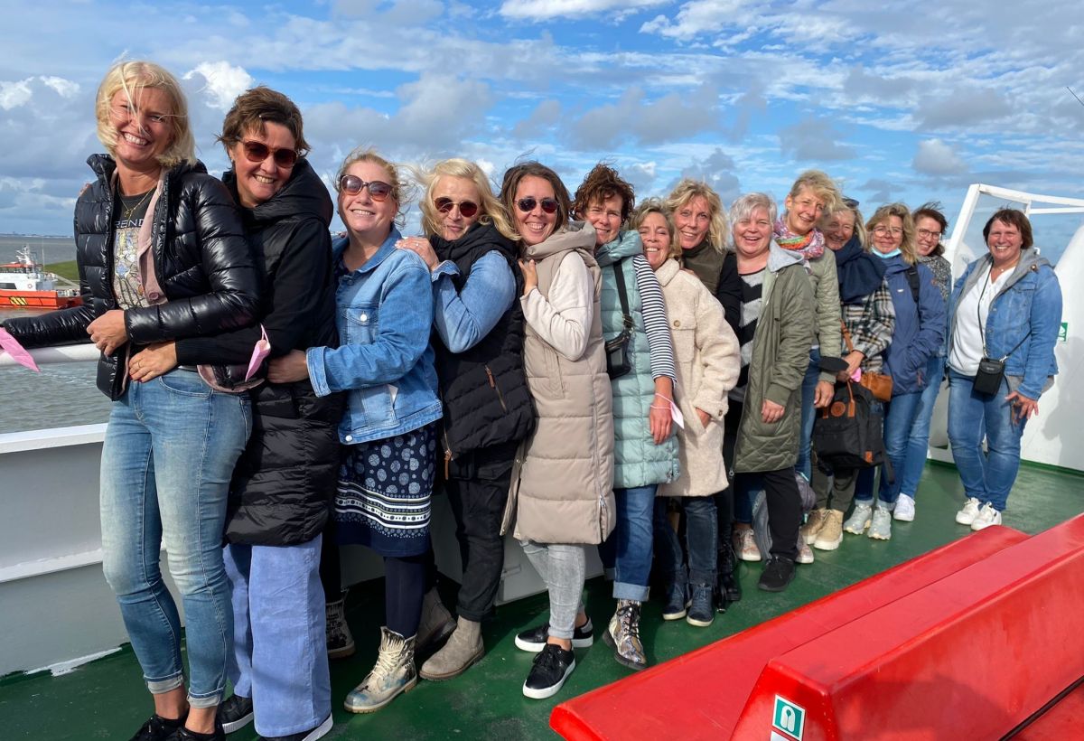 Zu den „Ussmuffs“ gehören 14 Frauen aus Lennestadt und Finnentrop. von privat