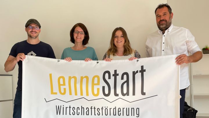 Kai Haase, Dr. Inga Haase (lenne.Tech GmbH und Projektladen), Louisa Funke (Stadt Lennestadt) und...