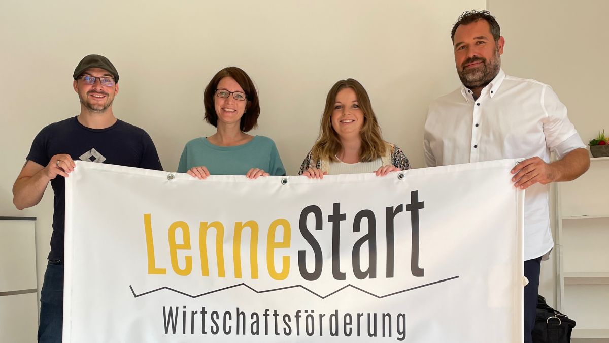 Kai Haase, Dr. Inga Haase (lenne.Tech GmbH und Projektladen), Louisa Funke (Stadt Lennestadt) und Lars Meyer (CLM UG, v.l.) freuen sich auf den Austausch. von Stadt Lennestadt