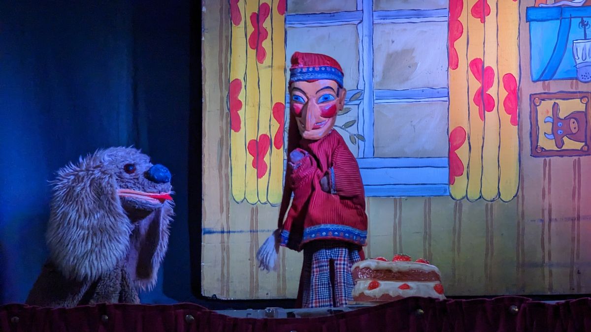 Kasperle und Wuschel sorgten im Caritas-AufWind-Kindergarten Meggen für Begeisterung. von privat