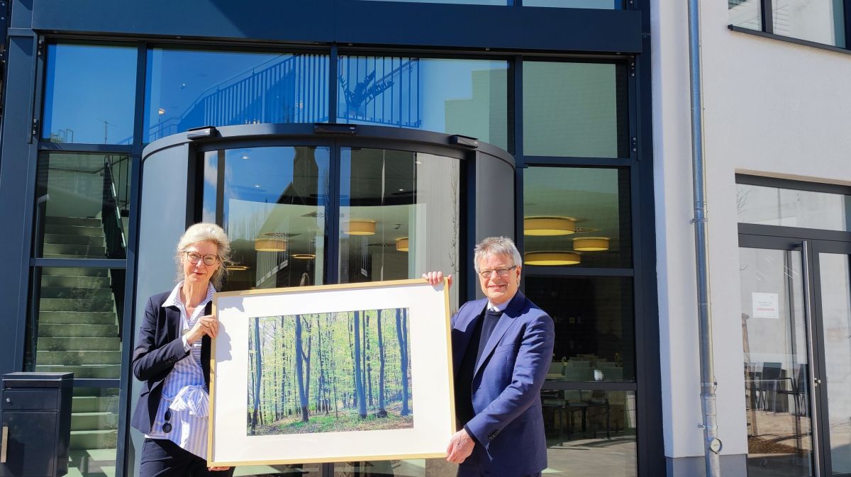 Silke von Bültzingslöwen, Zentrumsleitung Caritas-Zentrum Wenden und Michael Huhn, Kassierer des Fördervereins. von privat