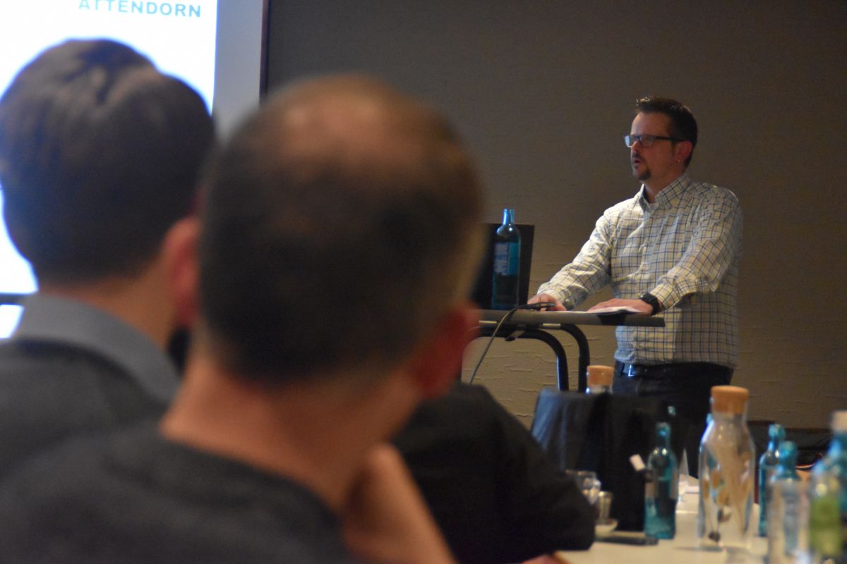 Kulturamtsleiter Frank Burghaus gibt Informationen zum Stadtfest und zum Weihnachtsmarkt. von Nicole Voss