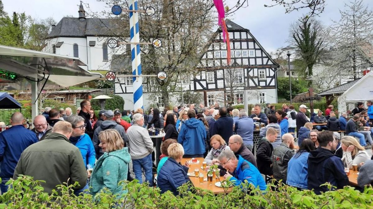 Die Musiker freuen sich auch in diesem Jahr auf viele Gäste bei ihrem Maifest von privat