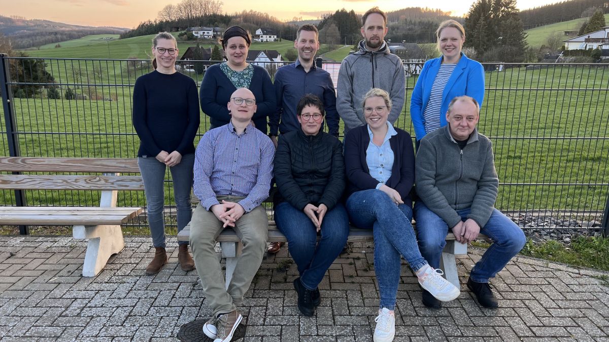 Stehend von links: Nadja Irle, Britta Kramer, Gregor Stuhldreier, Dennis Klein und Christina Röcher. Sitzend von links: Chrstian Schulte, Anja Bröcher, Lena Keseberg und Michael Ohm. von privat
