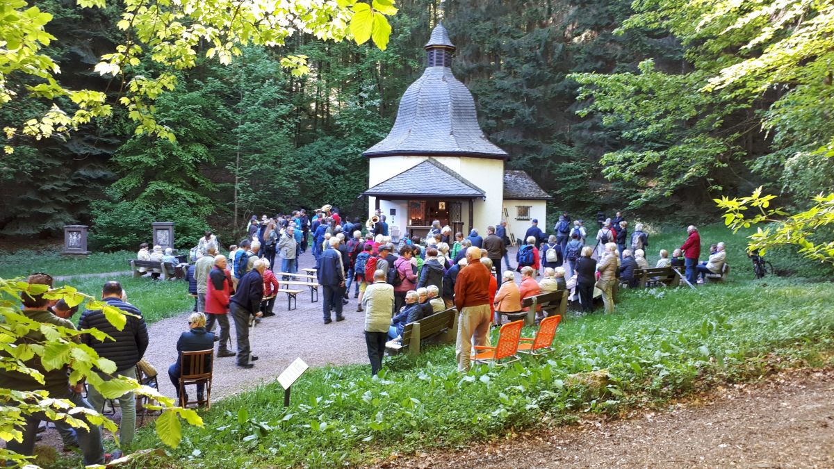 Der Gesangverein Rhode unternimmt traditionell eine Wallfahrt zur Kapelle Waldenburg (Archivfoto). von privat