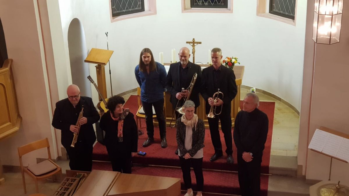 Das Foto des vergangenen Lehrerkonzerts zeigt Guido Simon, Anne Valpertz, Tim Klausnitz, Andreas Regeling, Ute Egenolf, Ingo Samp und Jörg Klüser (v. l.) von privat