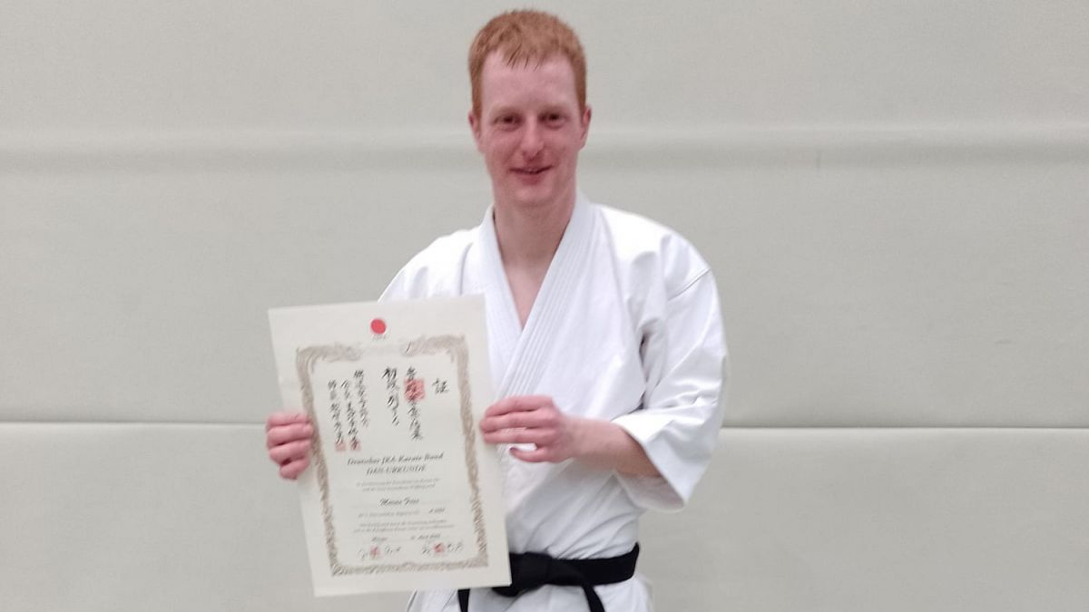 Marvin Fries vom Karateverein Shotokan Wenden hat seine erste Dan-Prüfung bestanden. von privat