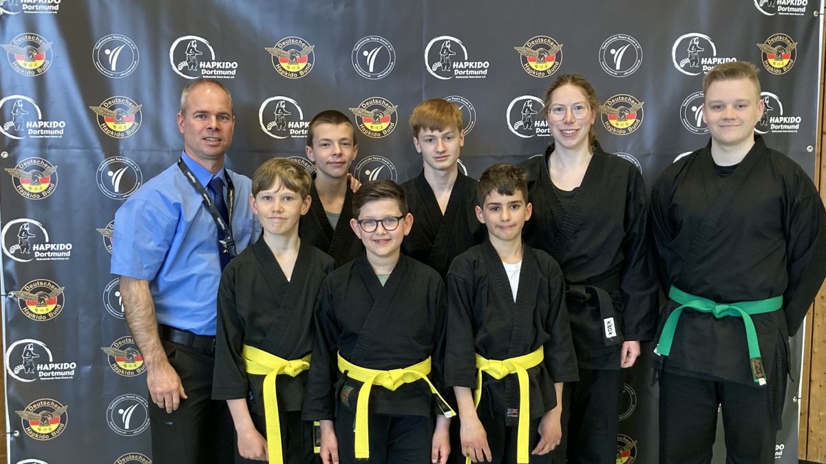 Hinten, von links: Simon Pfeifer, Johannes Schattenberg, Felix Maiworm, Carolin Leidigkeit und Cédric Martin. Vorne, von links: Jan Bickert, Giovanni Drago und Samuele Afragola. von privat