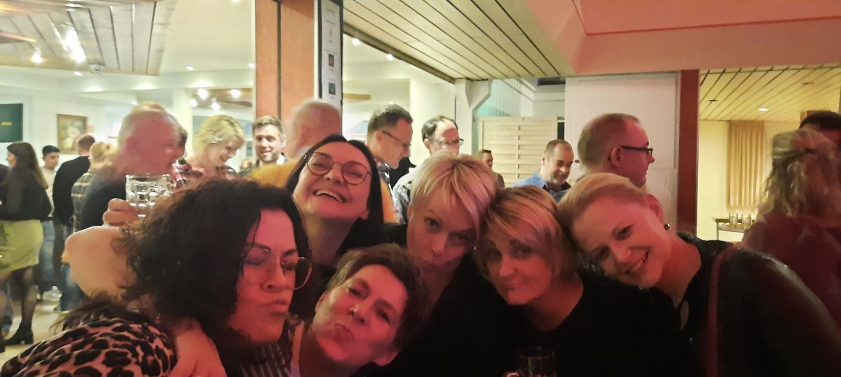 Klingglöckchen klingeln von Haus zu Haus von privat