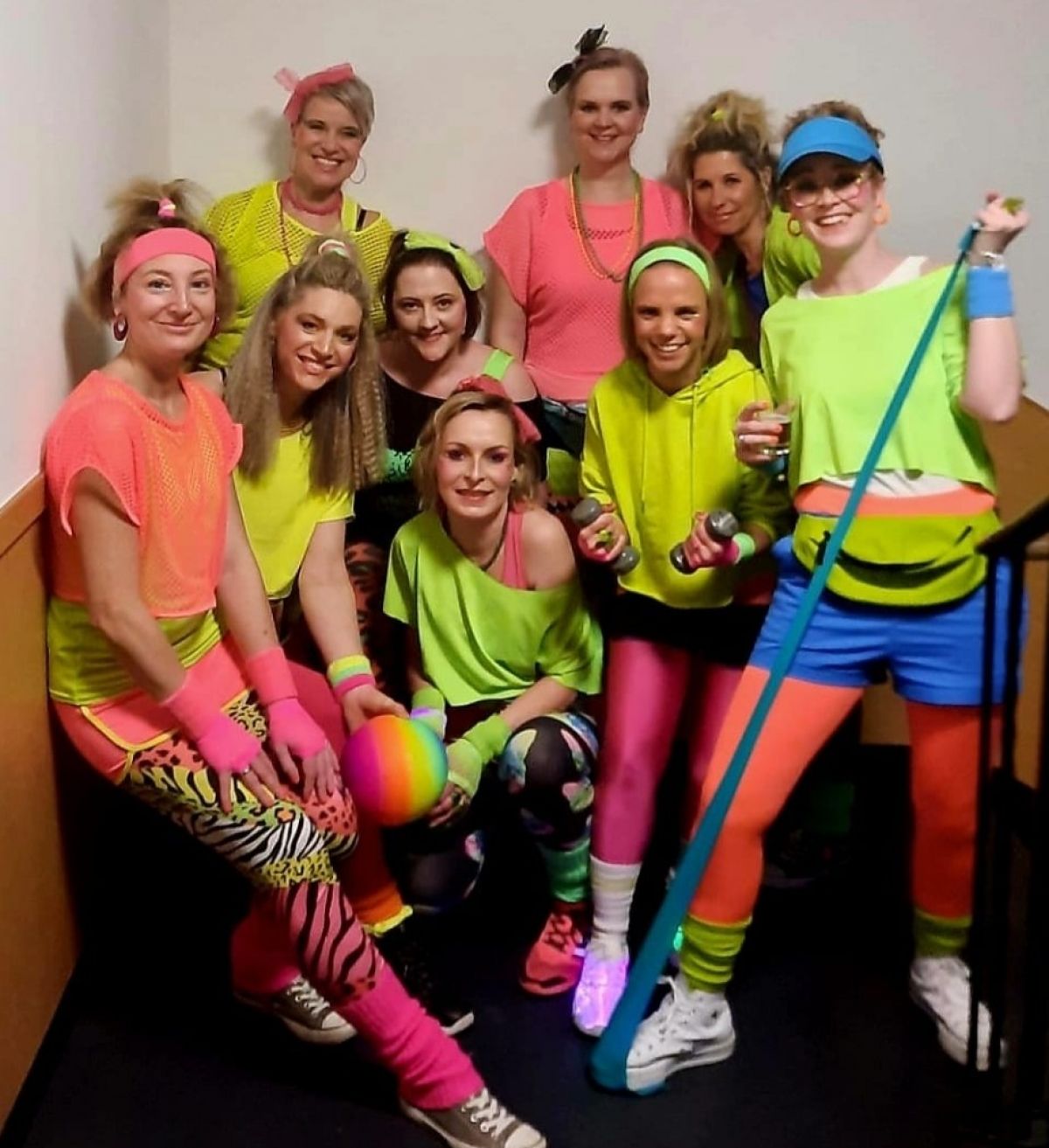 Die Mädels vom „St(r)ammtisch) beim diesjährigen Karneval (eine “St(r)ammtisch-Schwester fehlt auf dem Foto). von privat