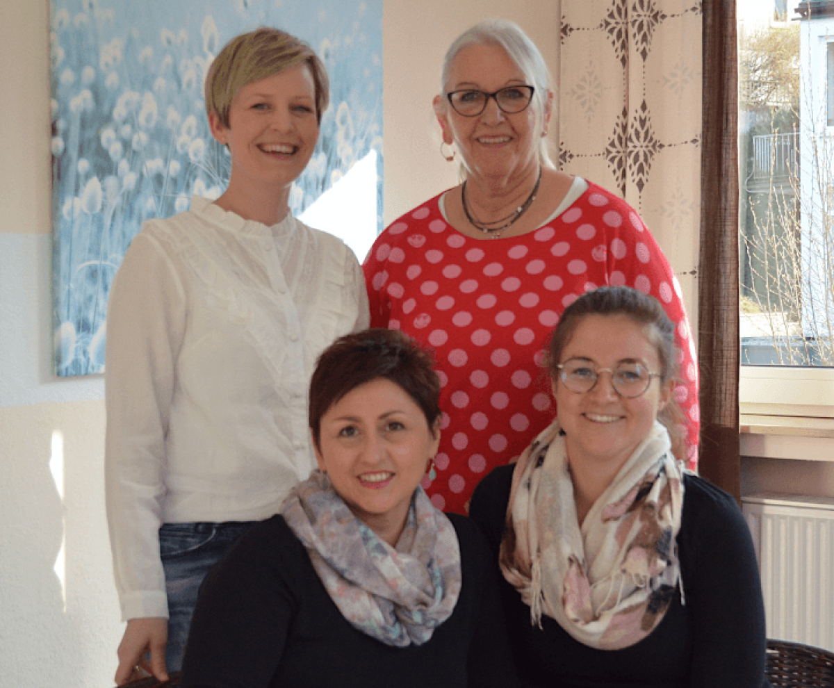 Das Team der Hebammenpraxis Lennestadt: (hinten v.l.) Melanie Buchmann, Barbara Scholl, (vorne v.l.) Natalja Neu und Hannah Mertens (es fehlt Monika Wennerscheid). von privat