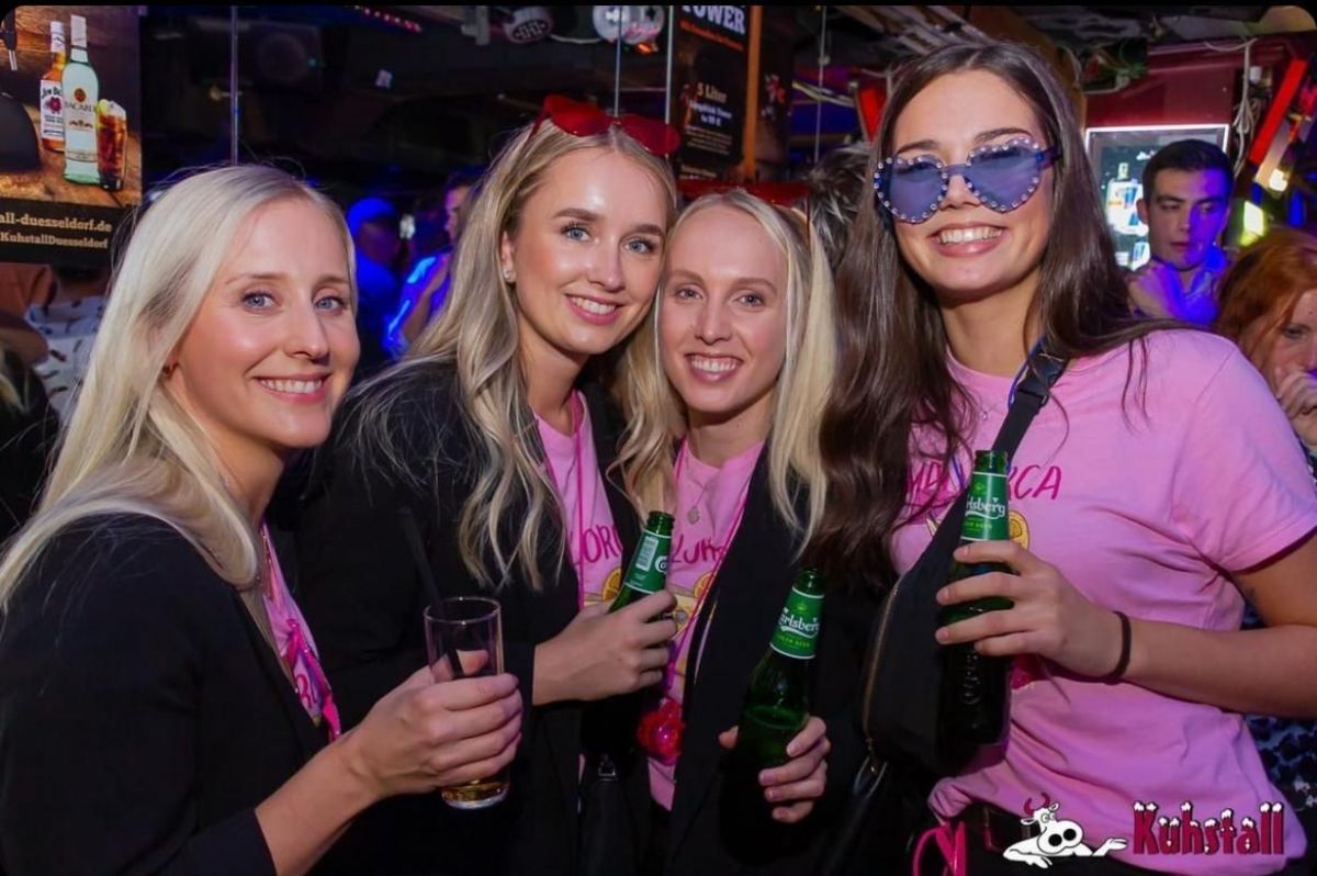 Die SaufXperten: Vier ehemalige Kolleginnen, die sich regelmäßig treffen und inzwischen tolle Freundinnen geworden sind. von privat