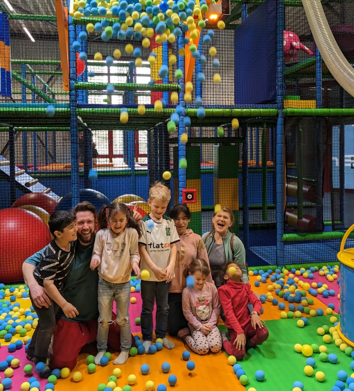 Für einige Bewohner der Flüchtlingsunterkunft in Heggen ging es jetzt zum Pepa Funpark nach Grevenbrück. von privat