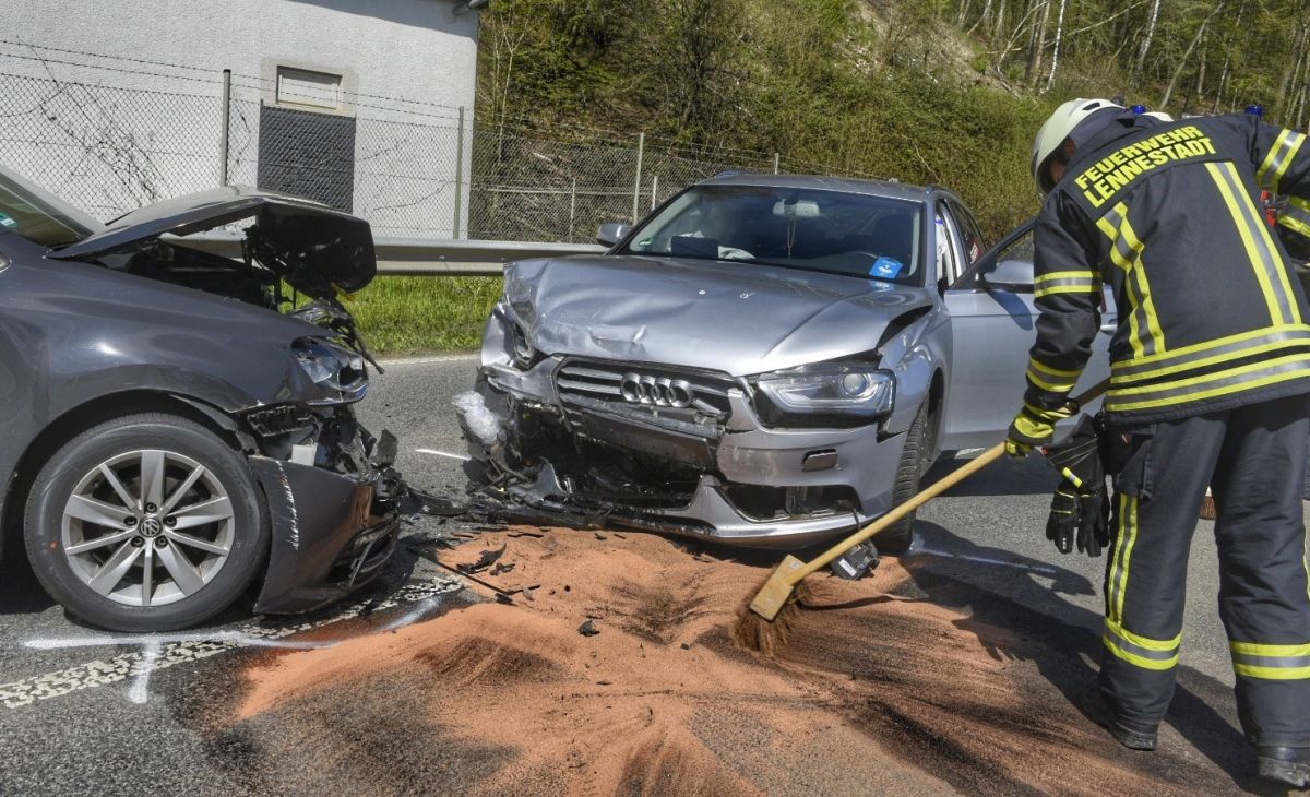 Einen Frontalzusammenstoß von zwei Pkw gab es am Mittwochnachmittag, 3. Mai, auf der B 236 bei Gleierbrück. von Nils Dinkel