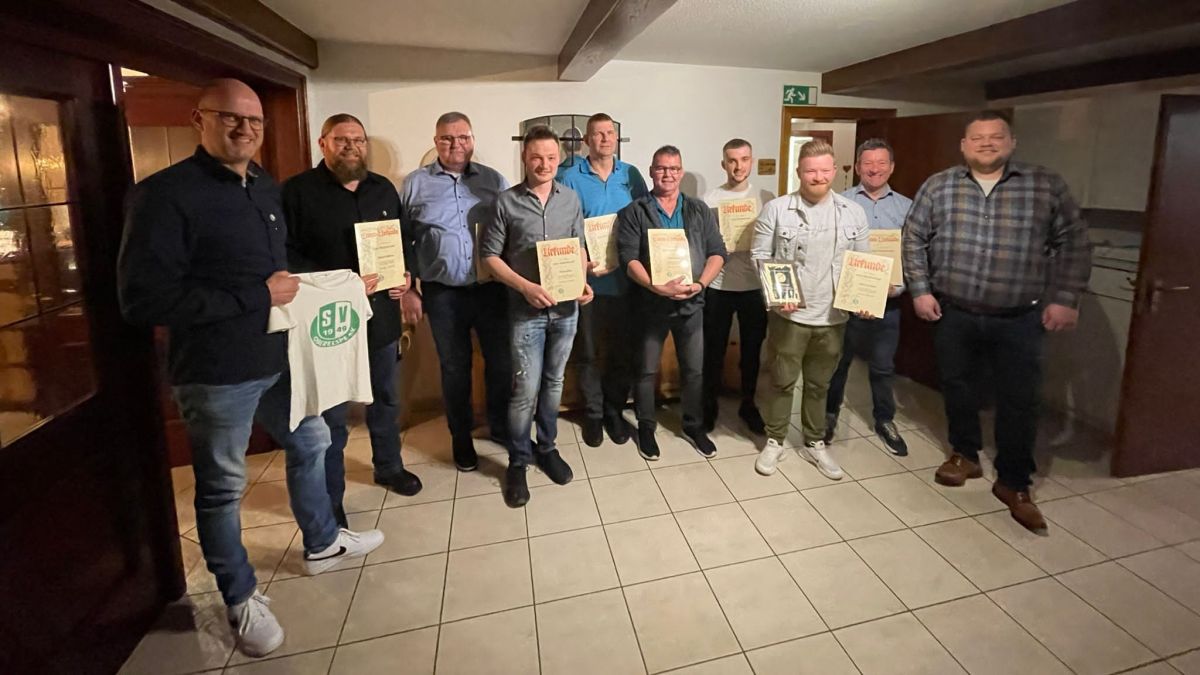 Von links: Mario Heller, Michael Hömberg, Bernhard Bette, Marius Blöink, Dirk Arnold, Dietmar Florath, Simon Bischopink, Jan-Eric Fischer, Markus Fischer und Torsten Hermes (Vorsitz Spielbetrieb). von privat