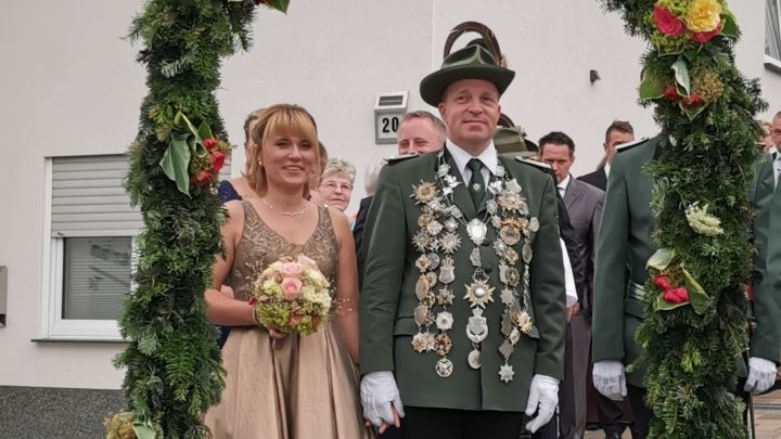 Die Nachfolger des Königspaares Marcus und Anna Steinhoff werden am dritten Schützenfesttag...
