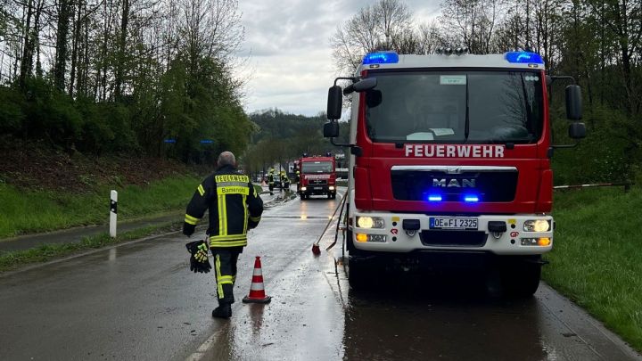 Die Feuerwehr Finnentrop war am Sonntag, 7. Mai, wegen starker Regenfälle in der Gemeinde...