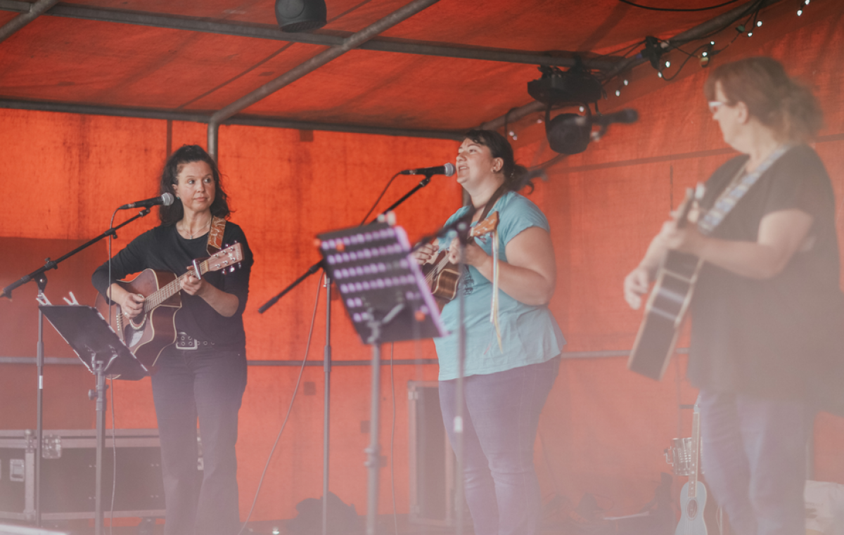 „Magic Four“ bei einem Auftritt beim Kartoffelmarkt in Grevenbrück. von Stadt Lennestadt