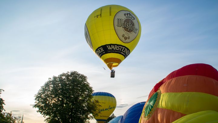 Archivfoto: Nach dreijähriger Pause findet die Montgolfiade mit zahlreichen Heißluftballons...