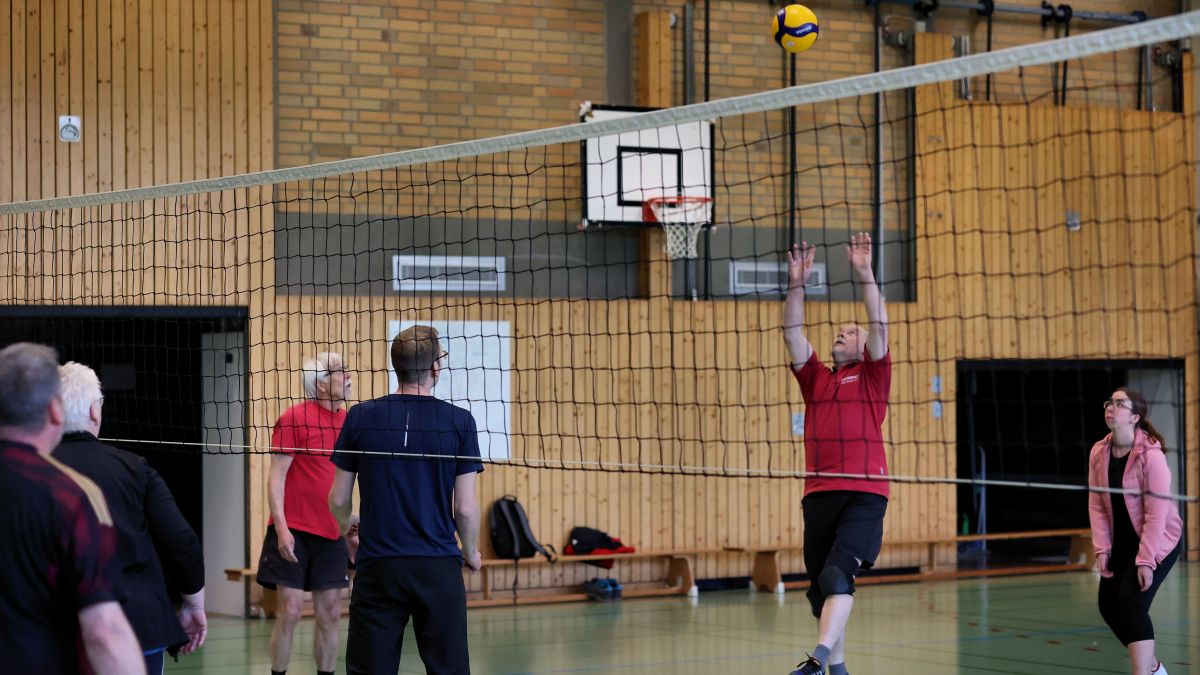 Die Freizeitvolleyballer der TSG Lennestadt sind auf der Suche nach neuen Mitspielern. von privat