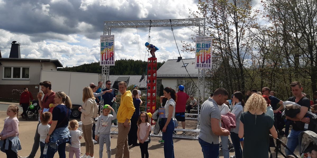 Jung und alt hatten beim Schulfest viel Spaß. von privat