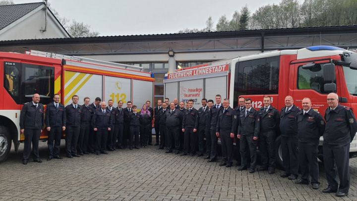 23 Feuerwehrkameraden aus dem Kreis Olpe absolvierten den Lehrgang „Maschinist für...