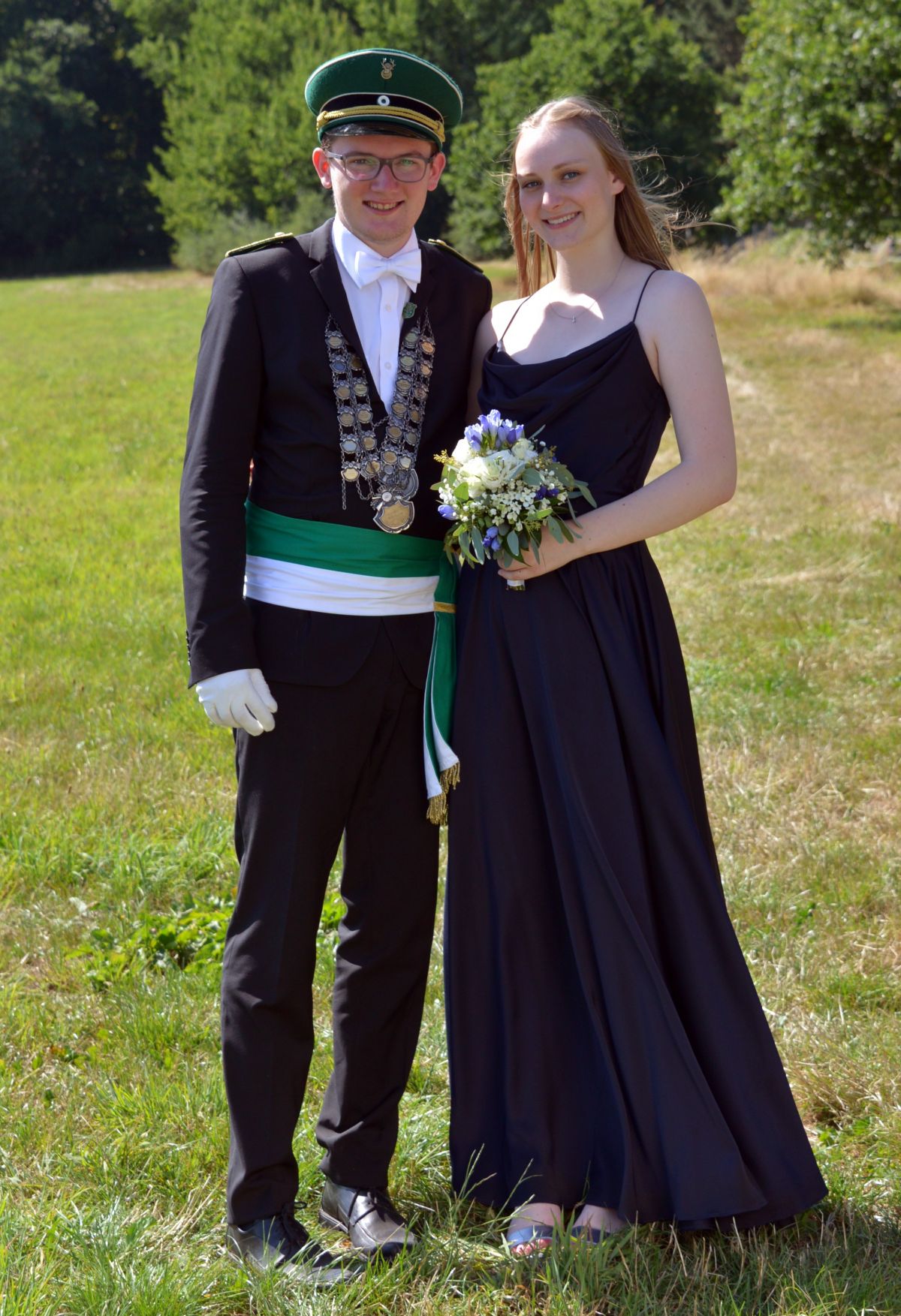 Bereits am ersten Festtag endet die Regentschaft des Jungschützenkönigspaares Jakob Springmann und Paula Dornseiffer. von privat