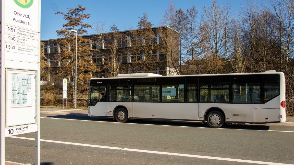 Der Olper Busbahnhof. von Nils Dinkel