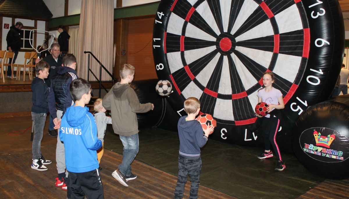 Bei verschiedenen Spielen hatten die Kinder viel Spaß. von privat