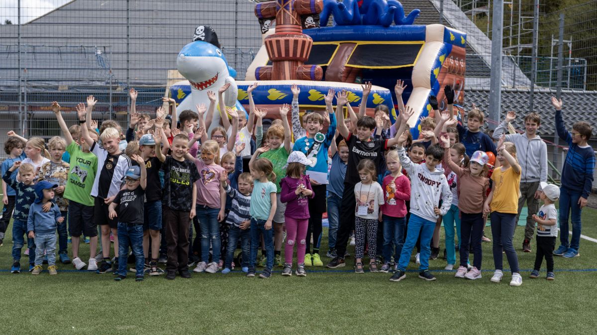 Das Kinderschützenfest in Listerscheid fand kürzlich statt. Leon Becker ist neuer Kinderschützenkönig. von privat