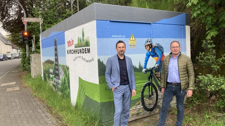 Westenergie Kommunalmanager Achim Loos (rechts) mit Bürgermeister Björn Jarosz.