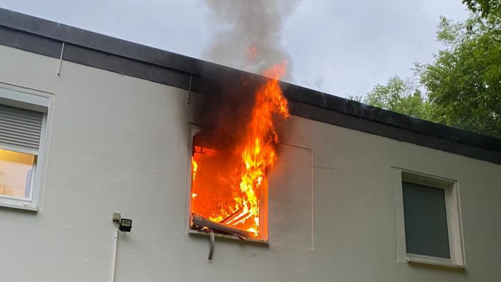 Die Feuerwehr Attendorn war am Dienstagmorgen, 23. Mai, gefordert. Ein Mann sprang aus dem Fenster.