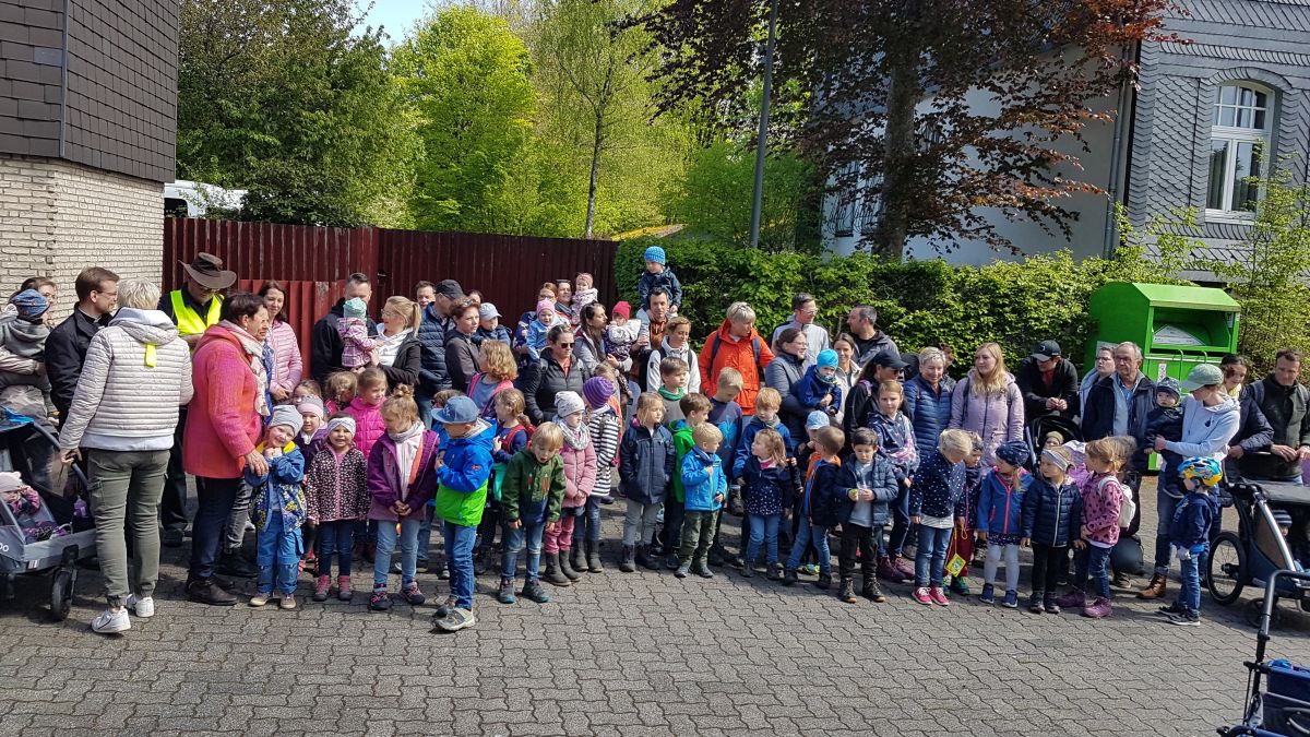 Die Kindergärten in Wenden und Möllmicke wanderten vom Wendener Pfarrheim zur SGV-Hütte. von privat