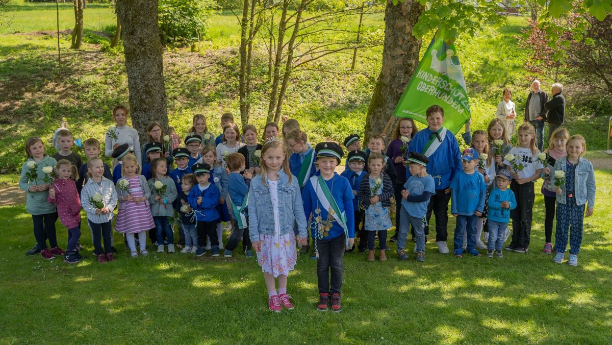 In Oberhundem wurde jetzt das Kinderschützenfest der KaFiP gefeiert. Neues Kinderkönigspaar sind Kilian Bals und Emma Beckmann. von privat