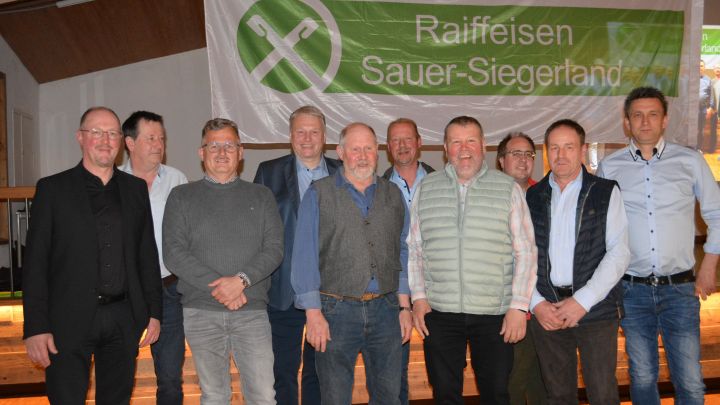 Der Vorstand und Aufsichtsrat der Raiffeisen Sauer- Siegerland.
