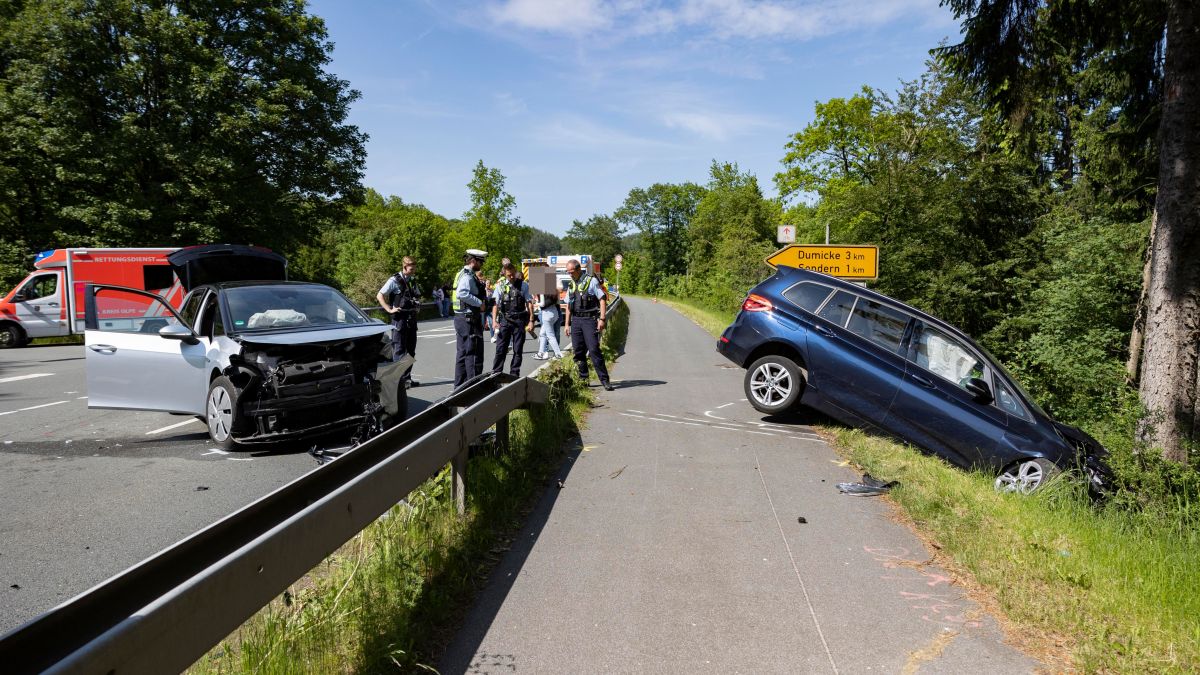 Bei einem Verkehrsunfall in Sondern wurde zwei Menschen schwer verletzt von Kai Osthoff