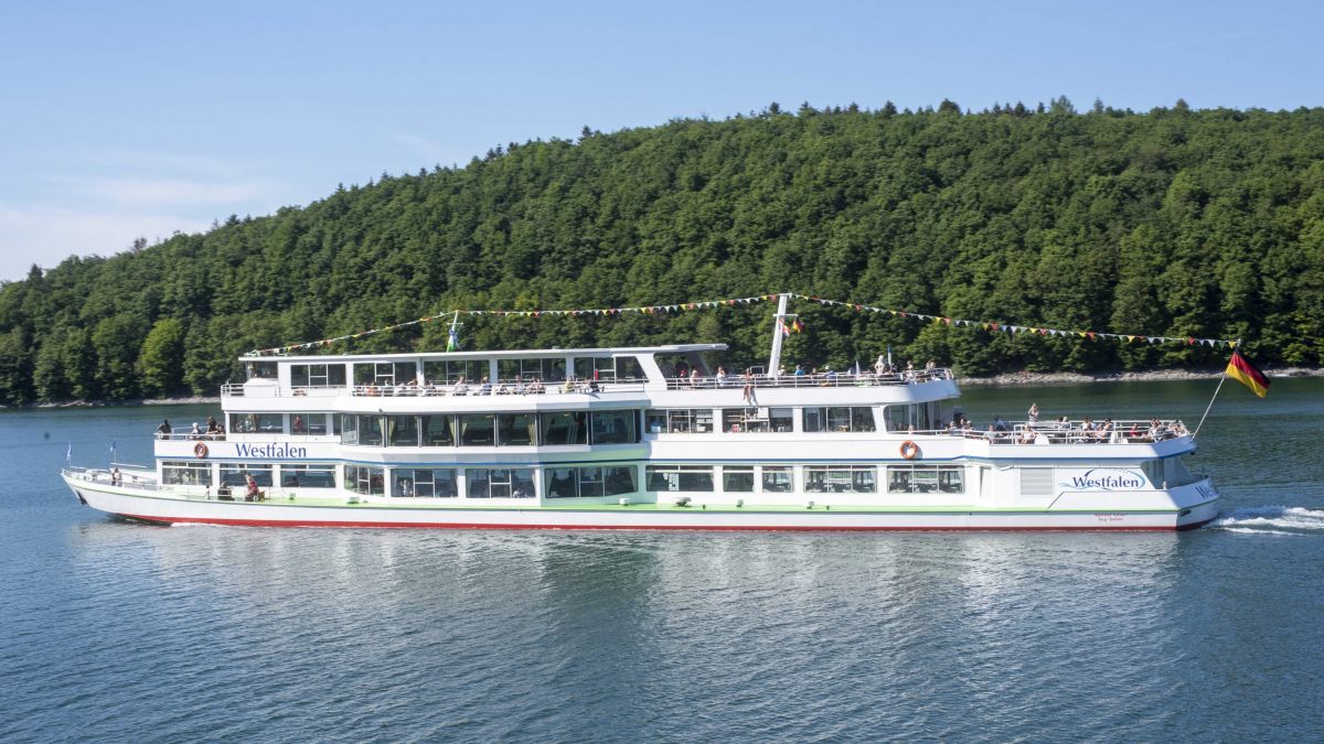Die Teilnehmer erleben unter anderem eine Schifffahrt auf dem Biggesee. von Nils Dinkel