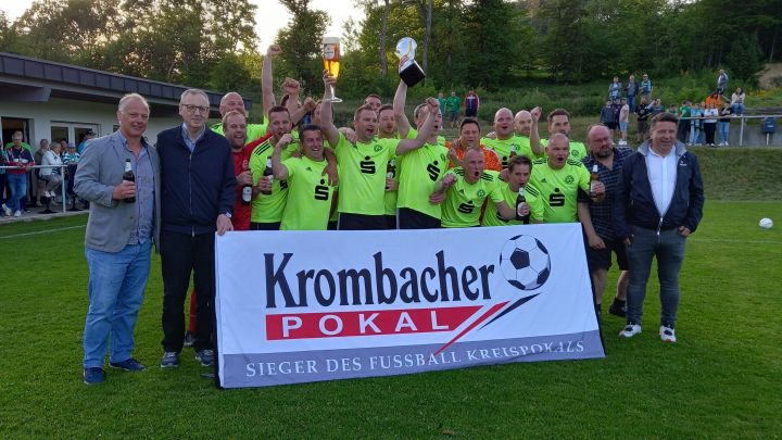 Die Siegermannschaft der Ü32-Fußballer von GW Elben mit Peter Niklas (links), Thomas Will (2. von...