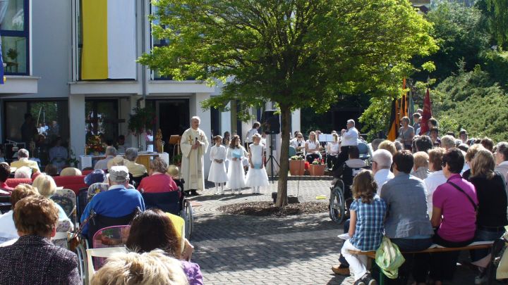 Die Kirchengemeinden Meggen und Maumke laden wieder zu einer (verkürzten) Fronleichnams-Prozession...