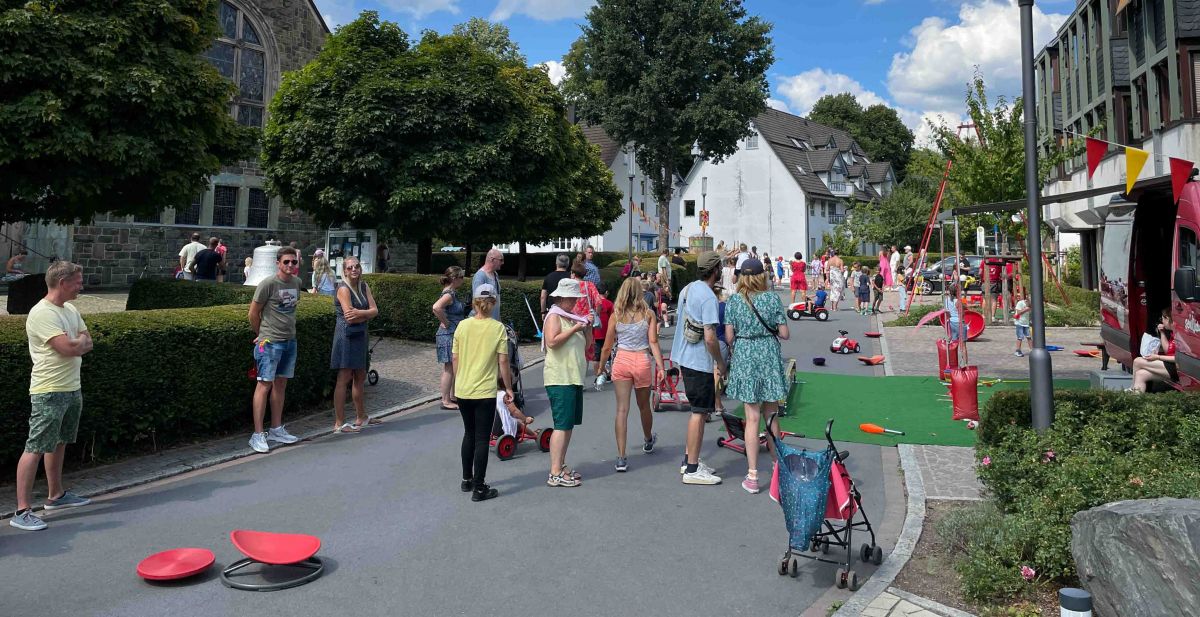 Die Spielstraße ist mit mit ihrem Angebot für Kinder stets sehr beliebt. von Jonas Johannes