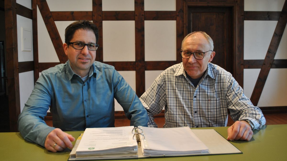 Amtswechsel nach 27 Jahren: Thorsten Schulte (links) übernimmt von Peter Schmidt das Amt des Schriftführers. von privat