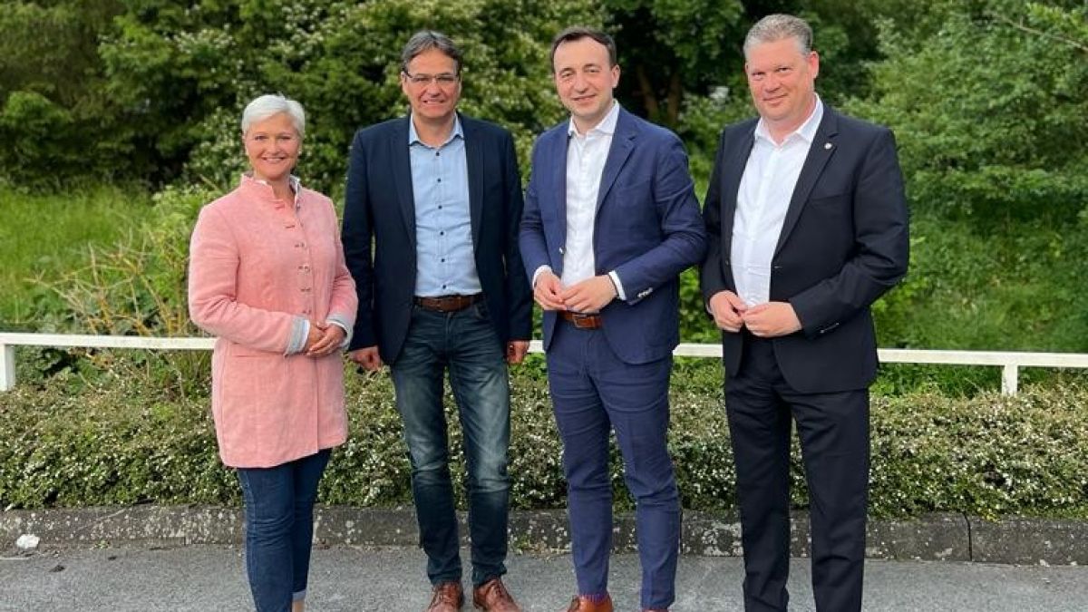 Von links: Anke Fuchs-Dreisbach MdL (stellv. Bezirksvorsitzende), Dr. Peter Liese MdEP, Paul Ziemiak), Jörg Blöming MdL (stellv. Bezirksvorsitzender). von privat